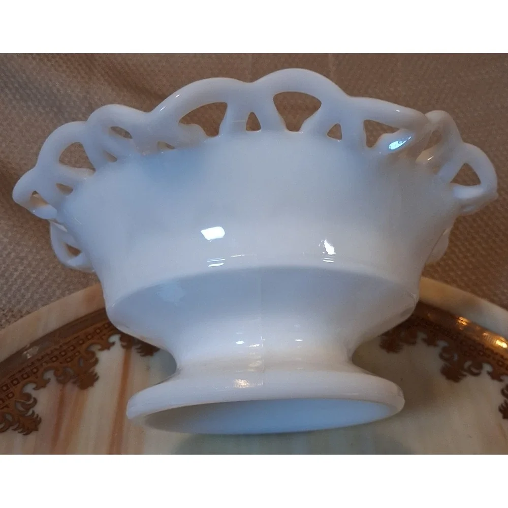 Vintage Milk Glass Old Quilt Lace Edge Pedestal Bowl Compote White